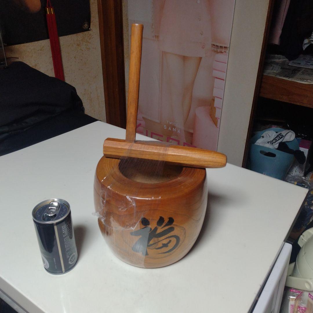 もちを打つうすです。