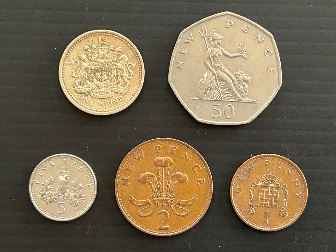 イギリス旧貨幣コインセット 約40枚 イギリスの旧貨幣 5枚 - メルカリ
