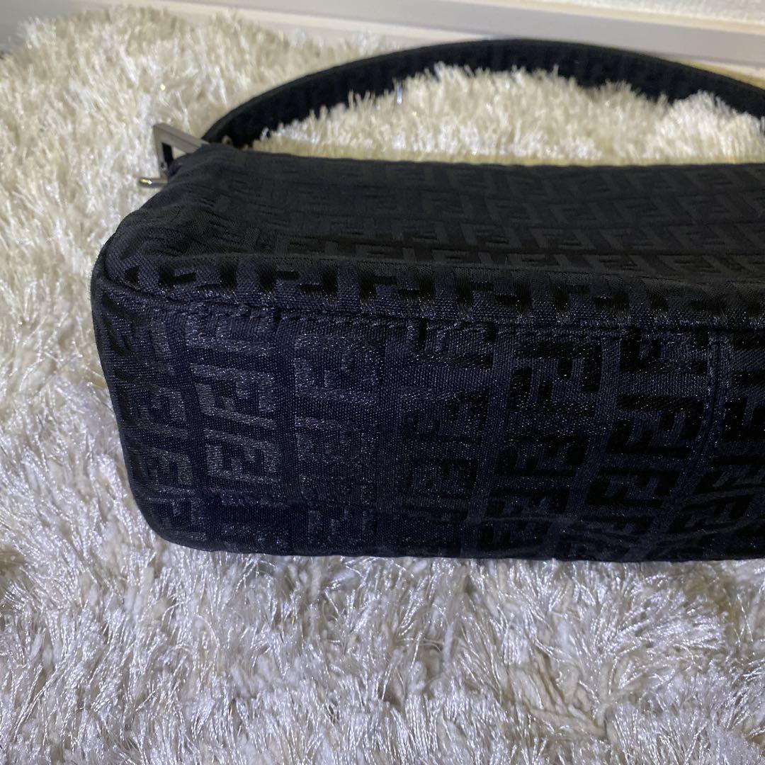 【美品】フェンディ マンマバケット ショルダー ハンドバッグ 肩掛け ズッカ柄