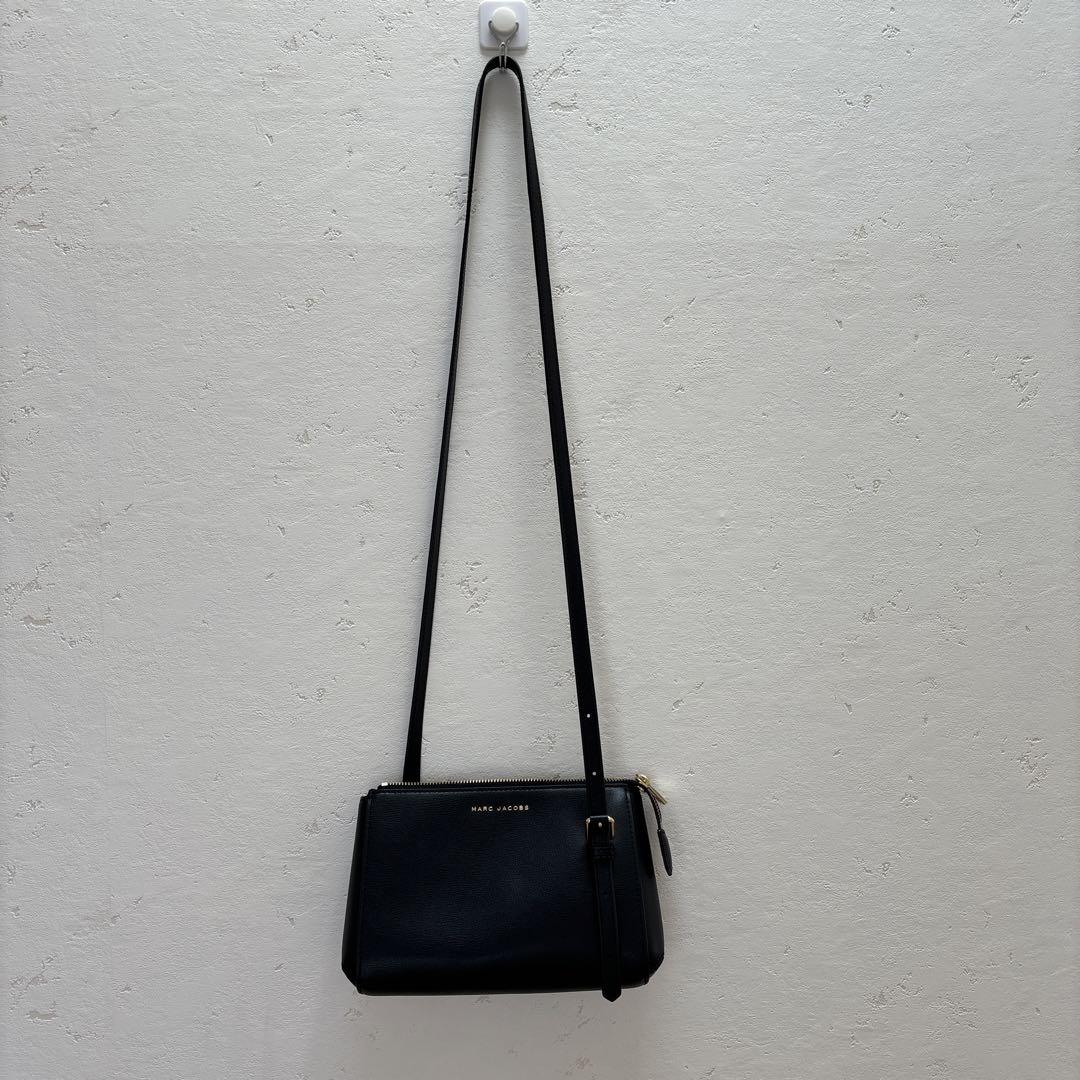 MARC JACOBS 黒 レザー ショルダーバッグ バッグ