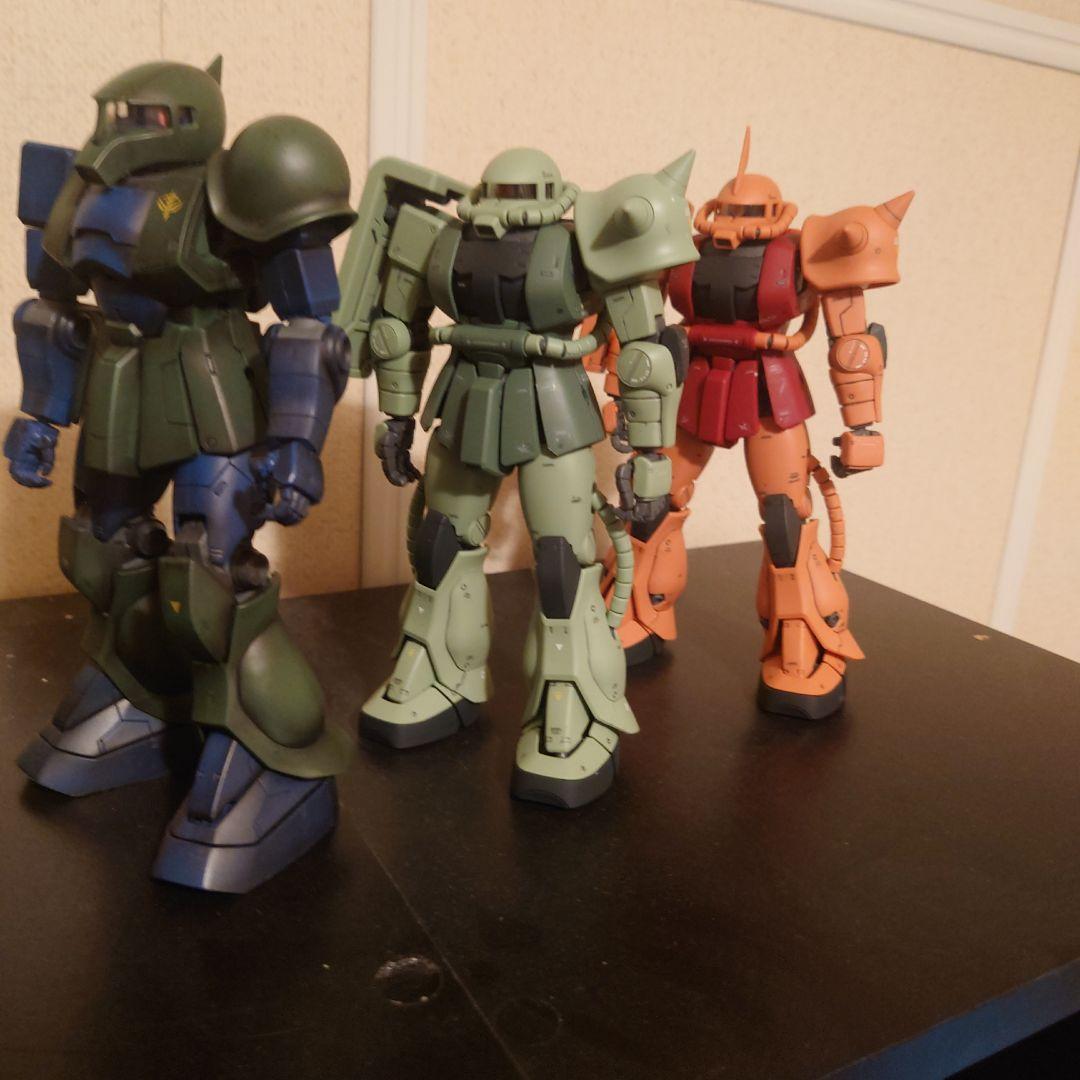 マスターグレード　ガンプラ　ザク三兄弟？