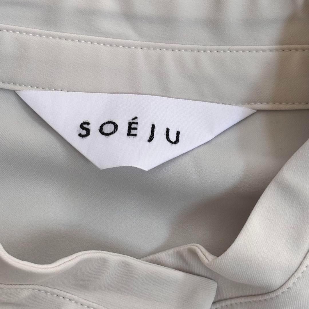 美品☆ソージュ SOEJU バンドカラーブラウス Sホワイトグレー