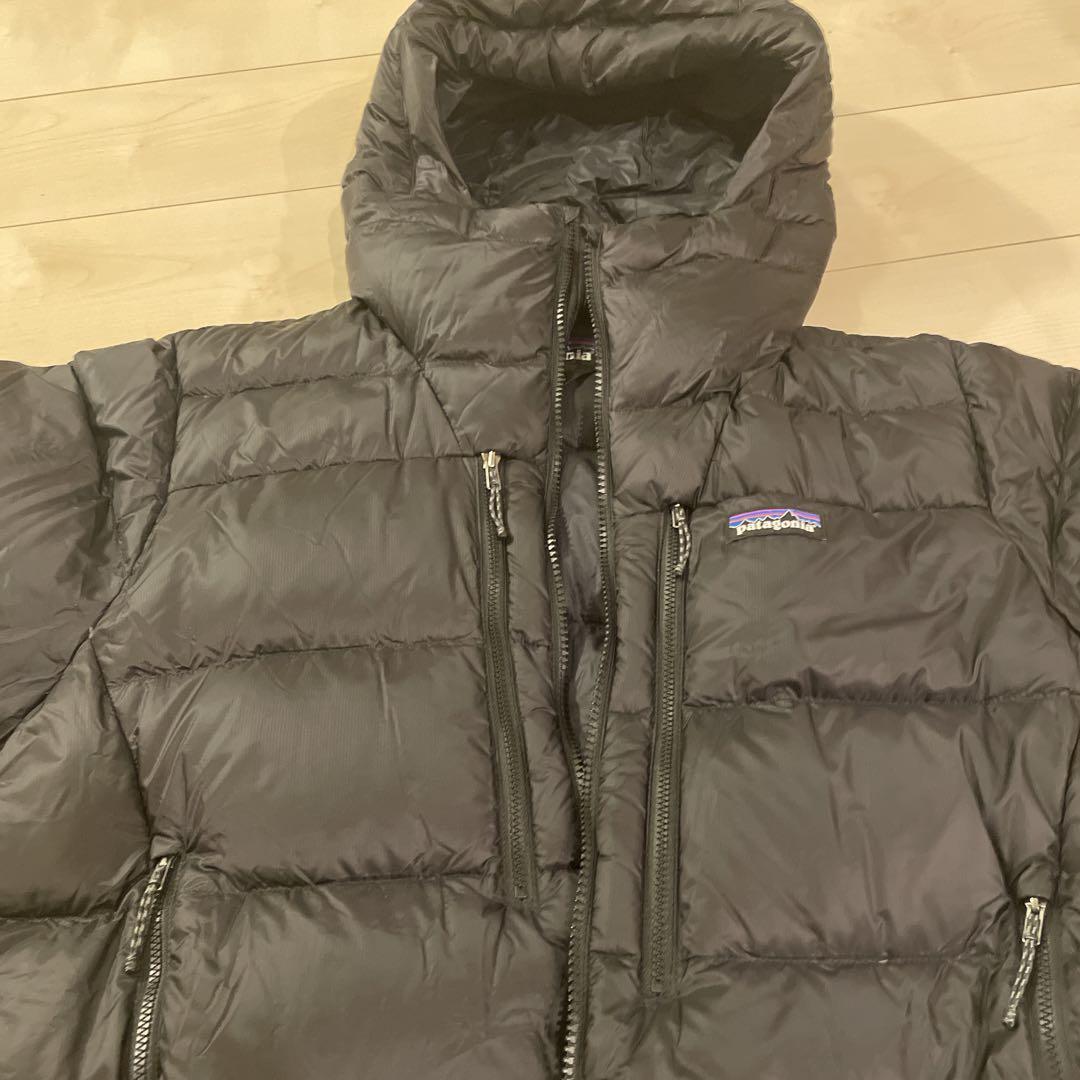 patagonia ブラック ダウンジャケット フード付き