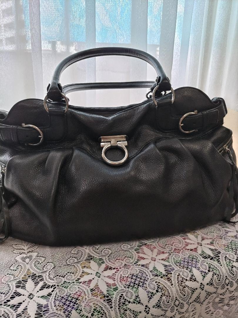SALVATORE FERRAGAMO ガンチーニプレートショルダーバッグ