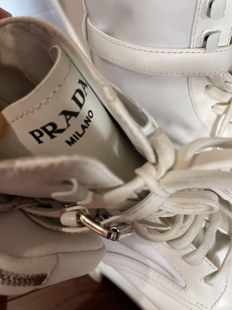 【タイムセール】PRADAモノリス ポーチ付きレザーRe-Nylonブーツ白 タイムセール】PRADAモノリス ポーチ付きレザーRe-Nylonブーツ白