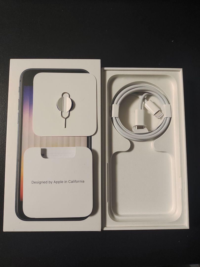 Apple iPhone SE3 本体と付属品