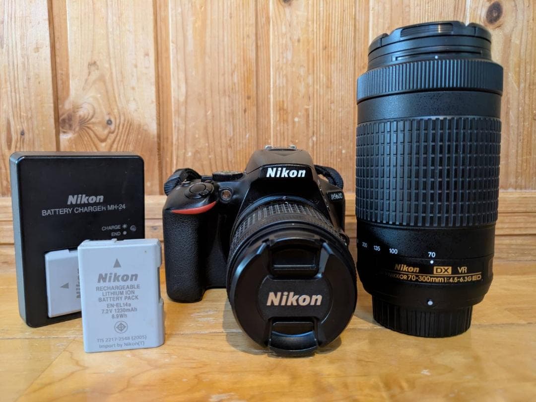 Nikon D5600 デジタル一眼レフカメラ ダブルズームキット