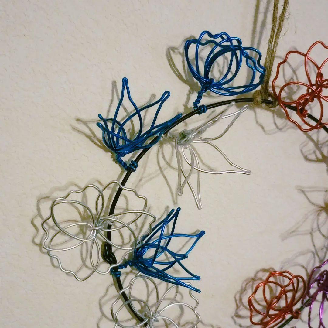 ワイヤークラフト ワイヤーアート インテリア 花々のリース - メルカリ ワイヤークラフト ワイヤーアート インテリア 花々のリース - メルカリ