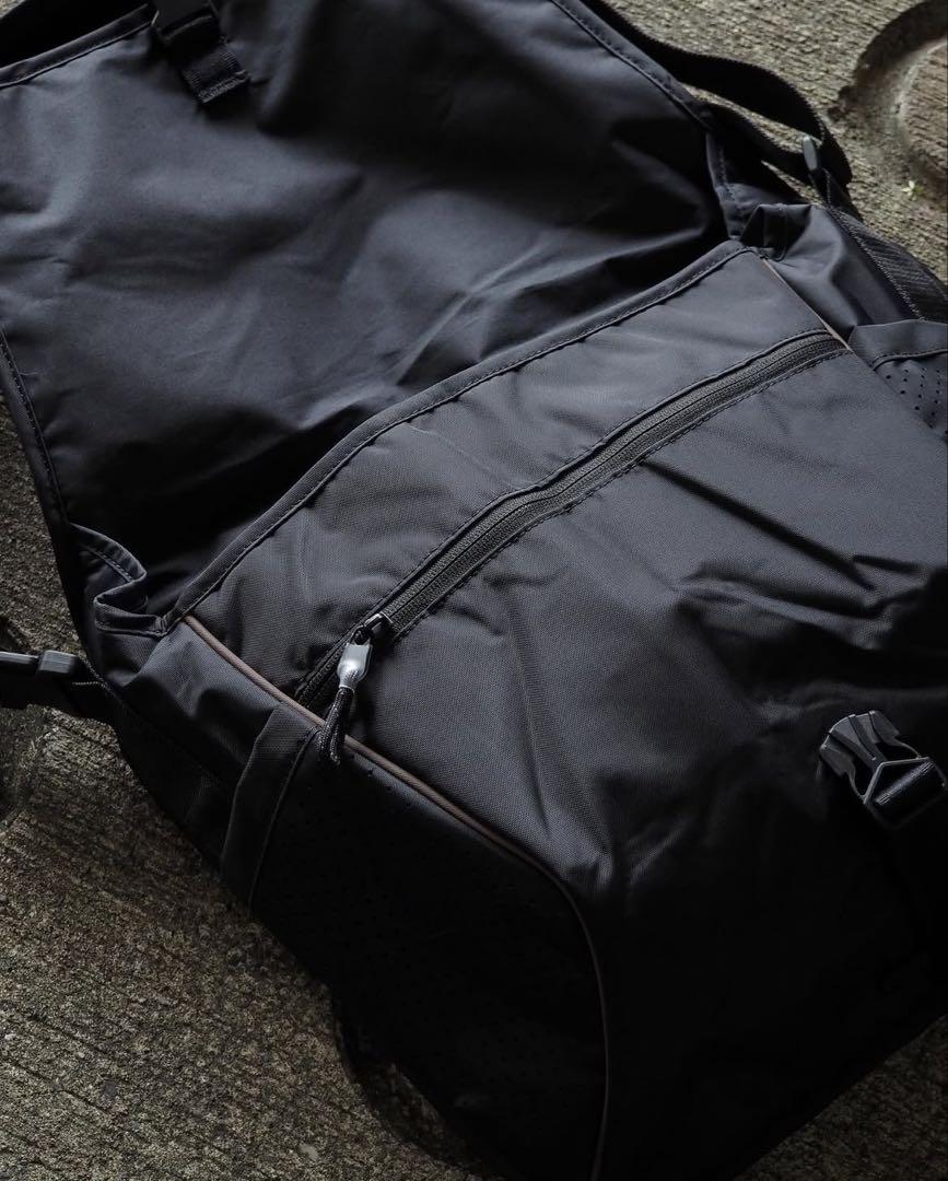 【希少品！！】NIKE NSW メッセンジャーバッグ Nike NSW Messenger Bag