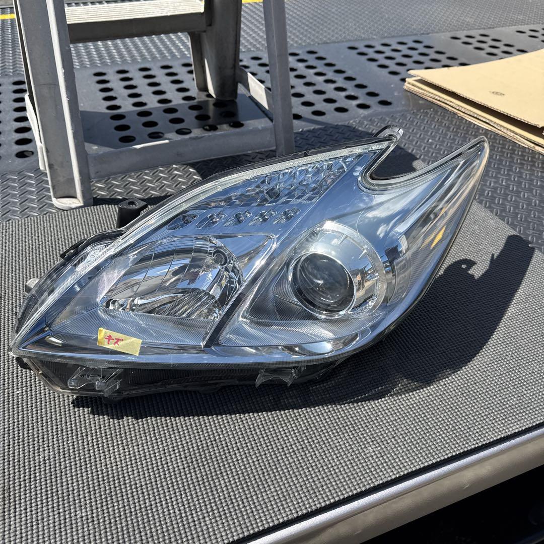 トヨタ　プリウス30 前期　ヘッドライト　ヘッドランプ　左右セット　中古品