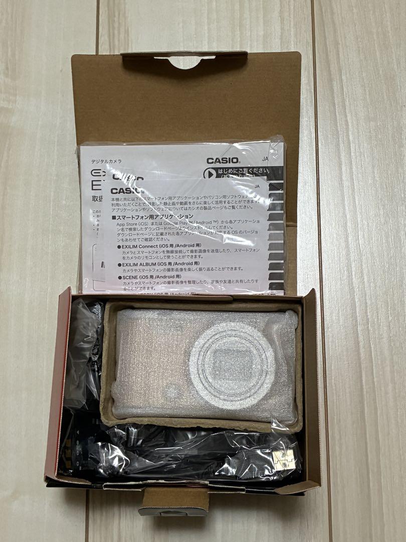未使用　CASIO EX-ZR1800