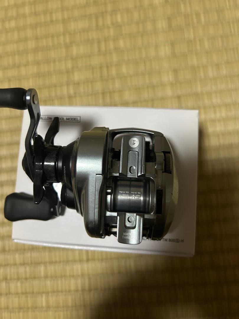 2025年新色！ ALPHAS SV TW 800S-H シャロースプールモデルDAIWA サンダル
