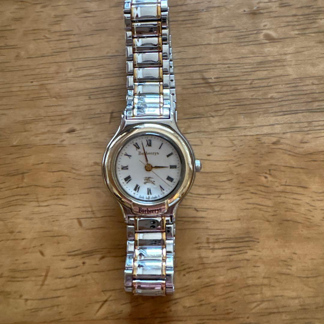Burberrys アナログ腕時計 ホワイト/シルバー/ゴールド Burberrys アナログ腕時計 ホワイト/シルバー/ゴールド