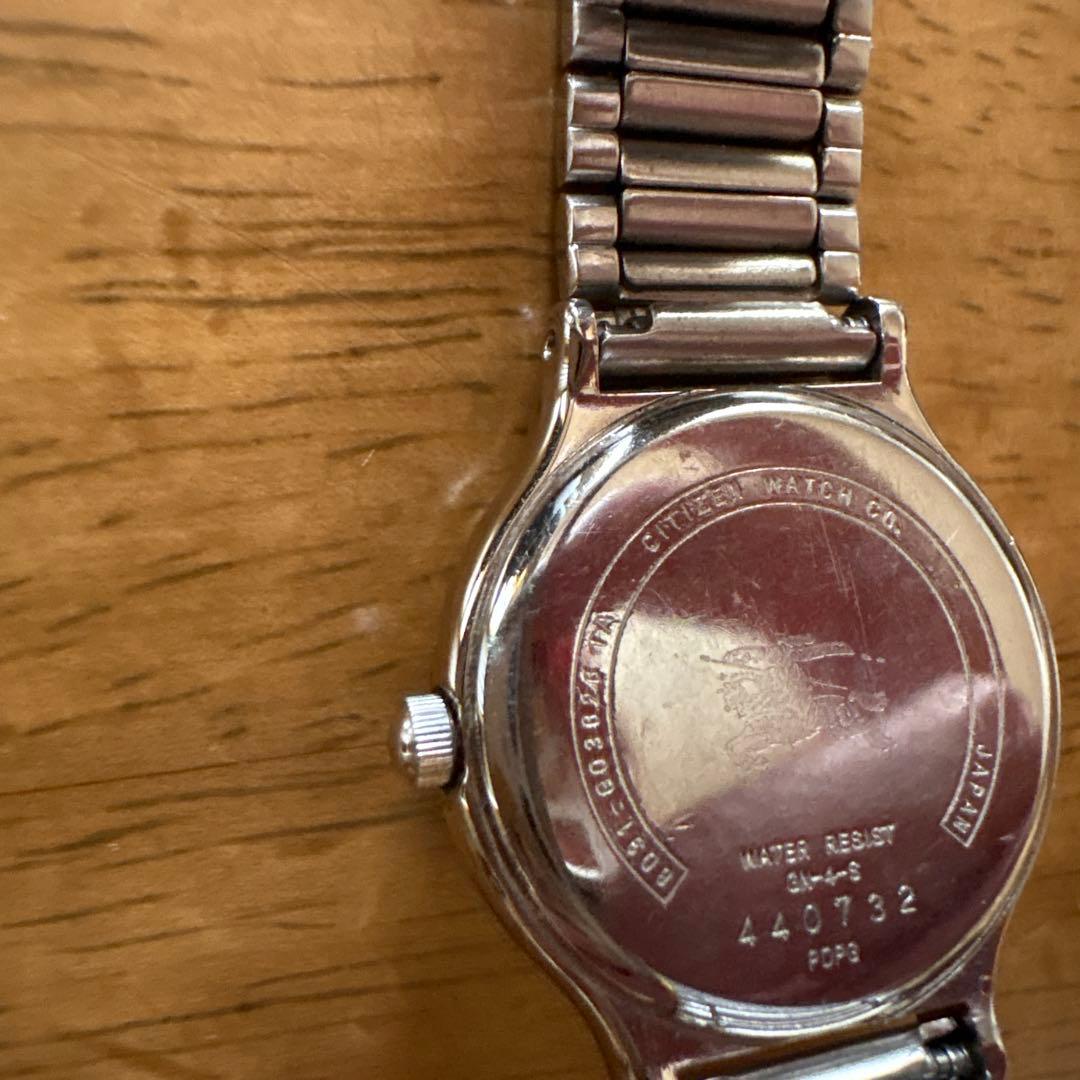 Burberrys アナログ腕時計 ホワイト/シルバー/ゴールド Burberrys アナログ腕時計 ホワイト/シルバー/ゴールド