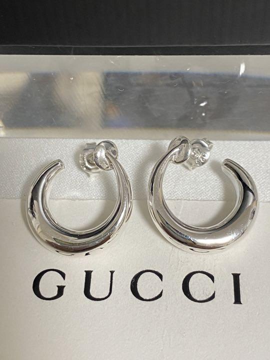 GUCCI 新品同様品 両耳用 G刻印ラウンドピアス 925silver 付属品 GUCCI 新品同様品 両耳用 G刻印ラウンドピアス 925silver 付属品