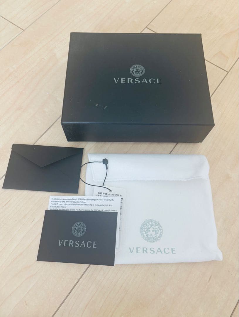 Versace 花柄 財布 黒/金 Versace 花柄 財布 黒/金