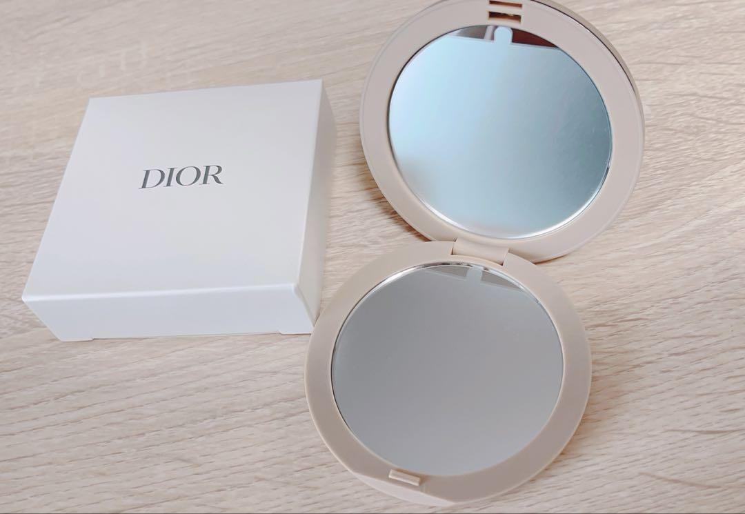 Dior ベージュ コンパクトミラー ロゴ入り 箱付き Dior ベージュ コンパクトミラー ロゴ入り 箱付き - メルカリ
