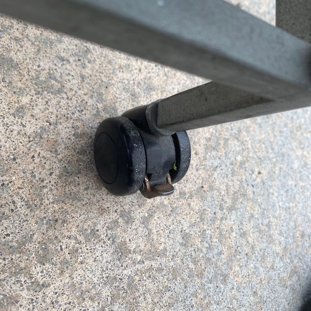 キャスター付きスチールラック傷や汚れあり