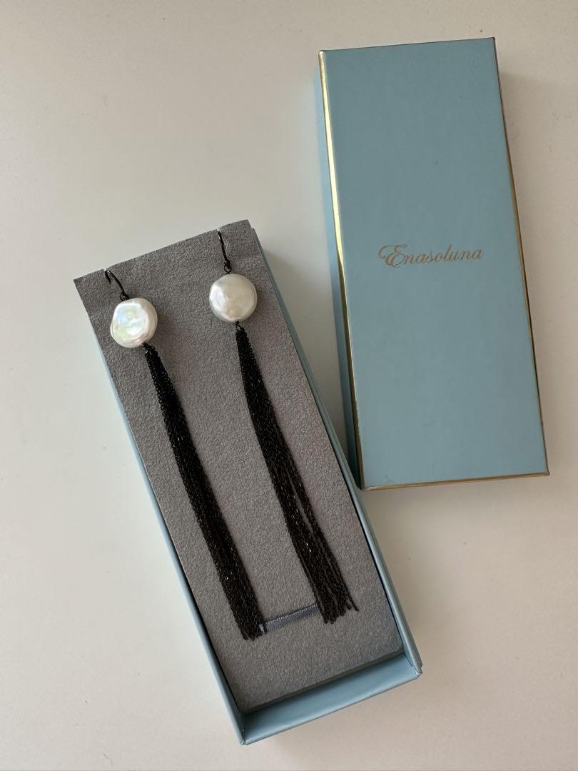 エナソルーナ ロングピアス