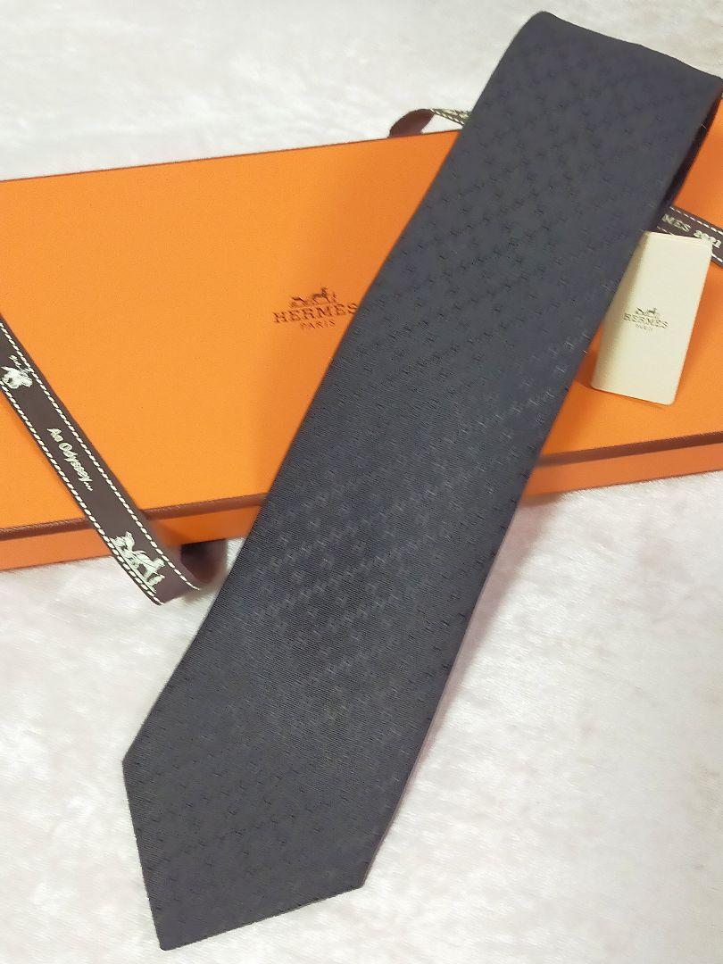 国内正規品 最終値下未使用 HERMES エルメス ネクタイ H柄ブラック 早割クーポン! エルメス猫柄モザイク柄グレーオレンジベージュ バンダナ/スカーフ