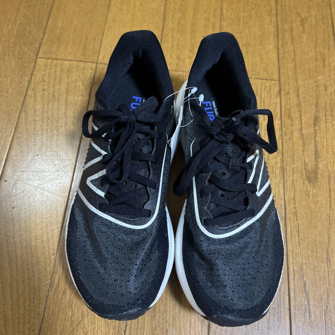 新品　NB ニューバランス　24.5cm FuelCell Rebel v3