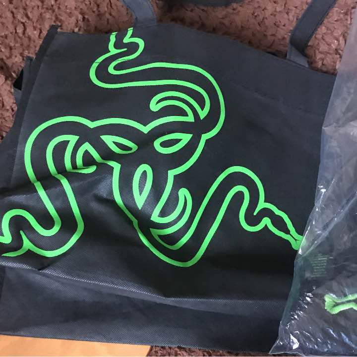 新品・非売品】 RAZER クッション