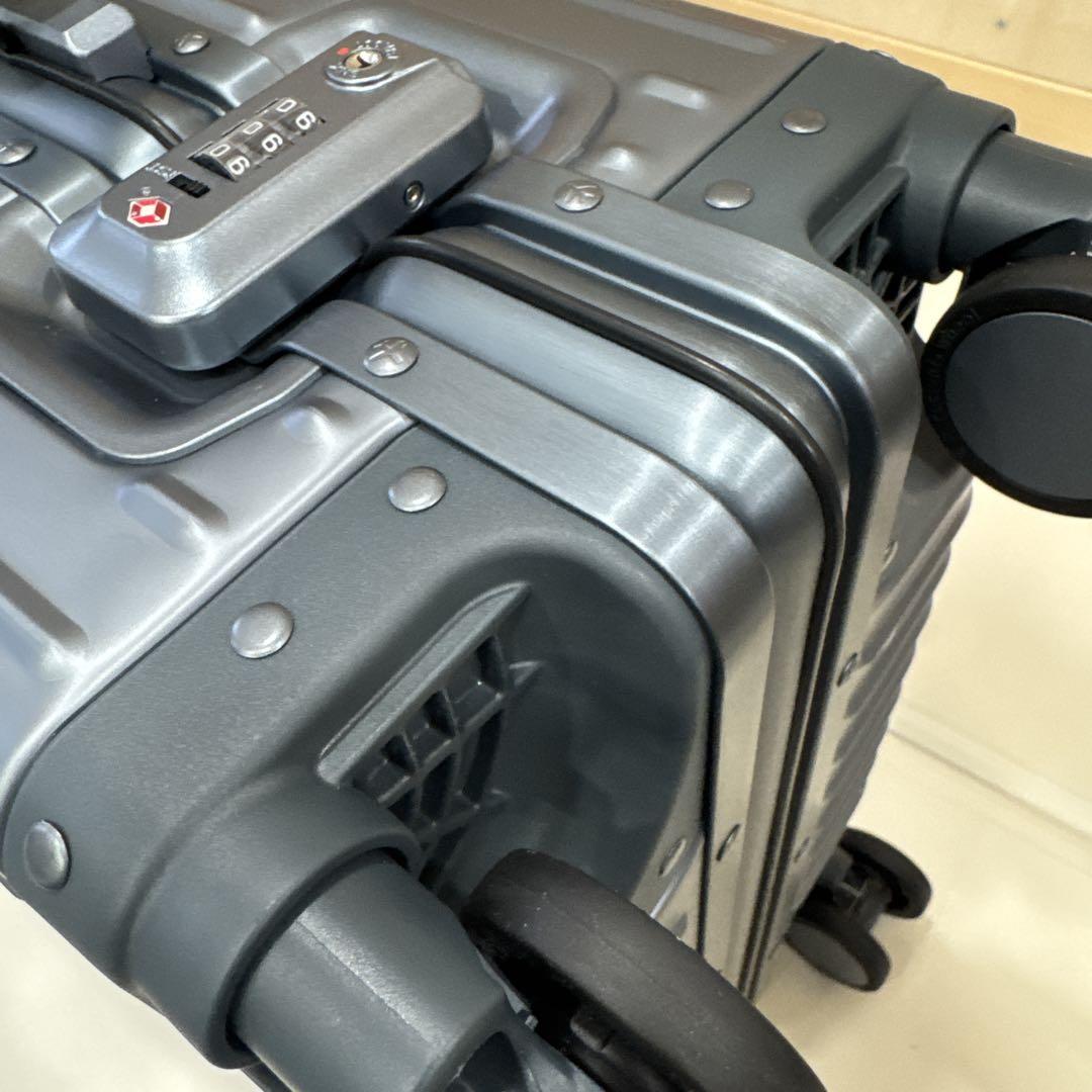 【新品未使用】イノベーター アルミスーツケース36L 機内持ち込みサイズ 新色
