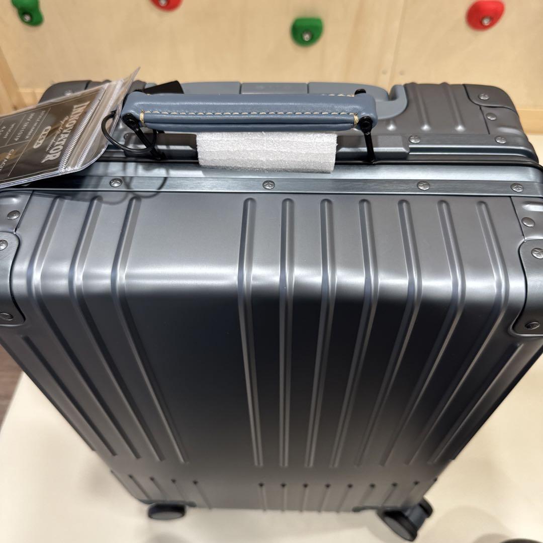 【新品未使用】イノベーター アルミスーツケース36L 機内持ち込みサイズ 新色