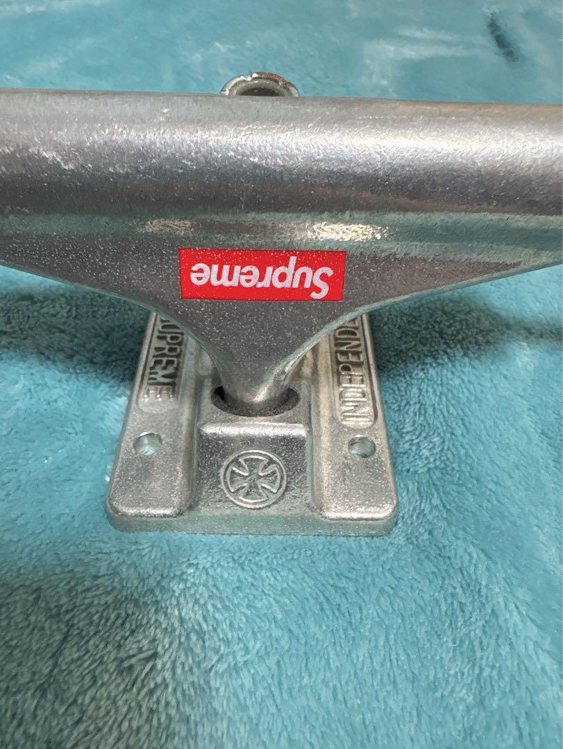 Supreme（スケートボード ・ シルバー/銀色系）のフリマアイテム一覧