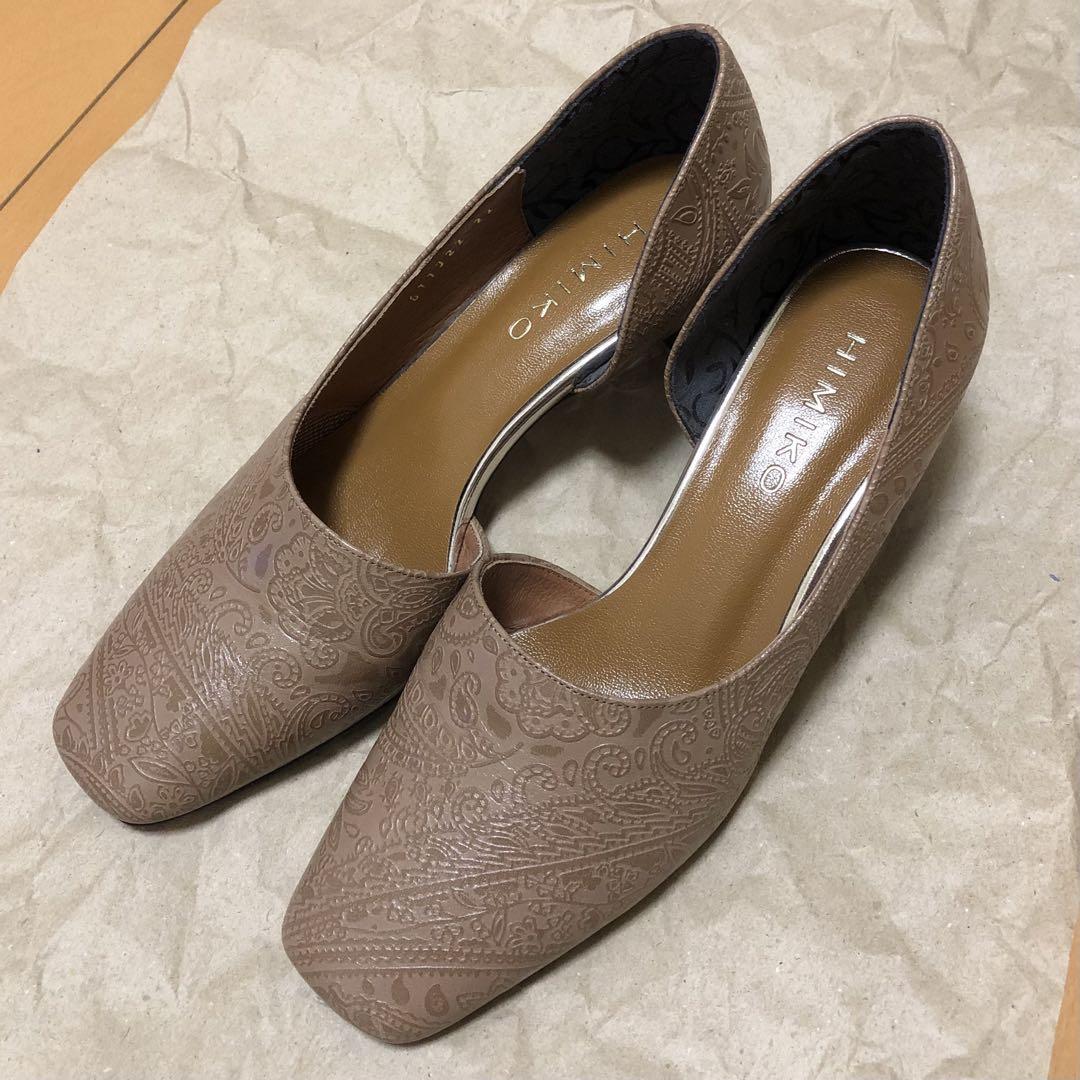 卑弥呼 HIMIKO ペイズリー型押しアシンメトリーカットパンプス