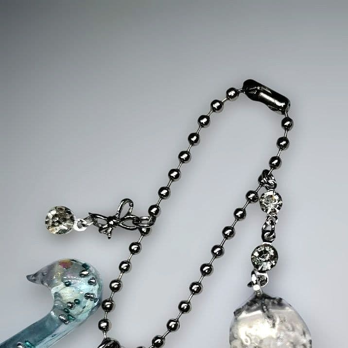 154 白鳥といちごの冬色チャーム ガラスストーン付 水色×シルバー×ホロ 154 白鳥といちごの冬色チャーム ガラスストーン付 水色×シルバー×ホロ