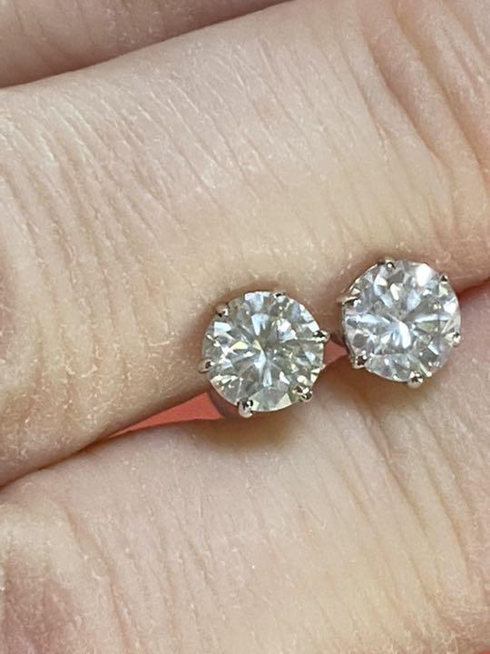 KOOさん様 ダイヤモンドピアス1.335ct q3dsz-m55351829959 新品♥︎大粒天然 HOT低価