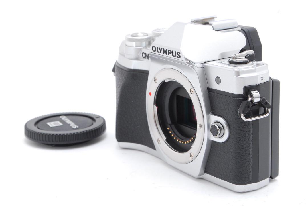 美品♪コンパクトで高機能❣️OLYMPUS OM-D E-M10 mk.III
