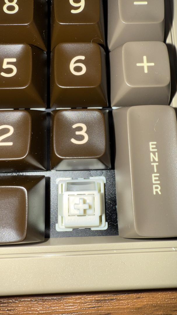 [極美品]8Bitdo メカニカルキーボード、テンキー(C64 Edition)