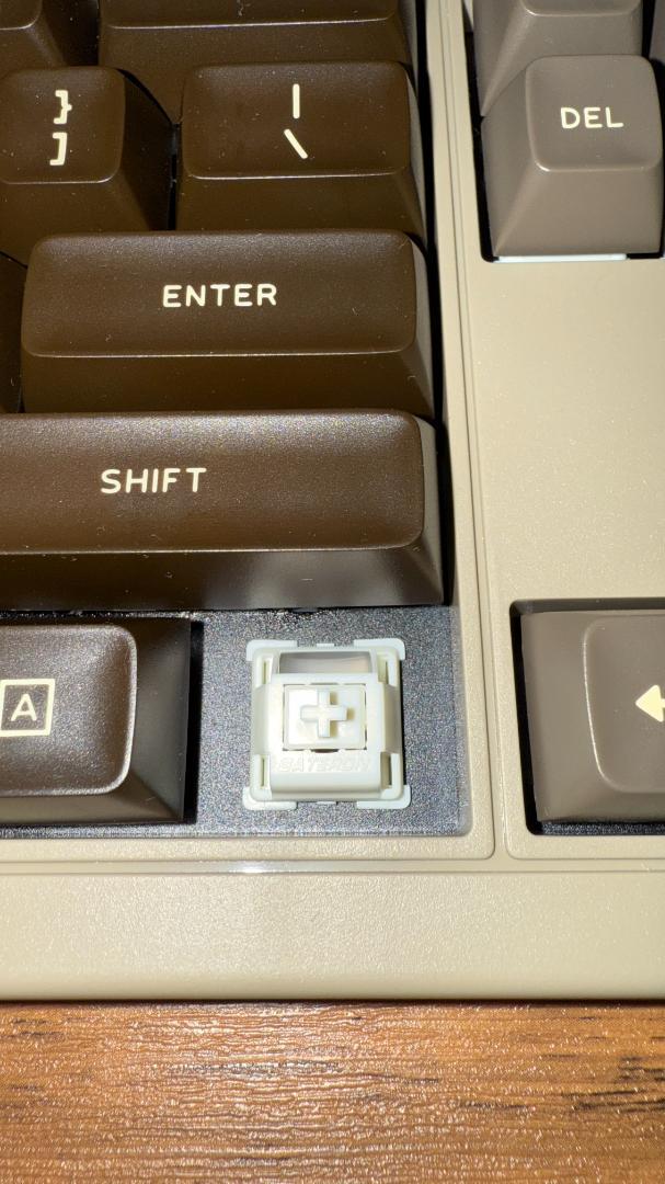 [極美品]8Bitdo メカニカルキーボード、テンキー(C64 Edition)