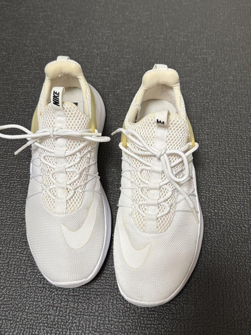 ナイキ　ホワイト スニーカー　25cm 新品25cmナイキNIKEレディーススニーカーAIRMAXEXCEE エア