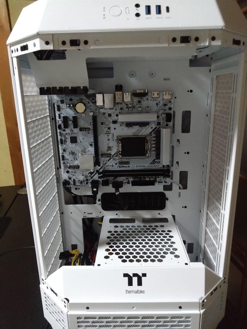 Thermaltake The Tower 300 白マザボセット ThermaltakeThermaltake The Tower 300 Snow Micro Tower