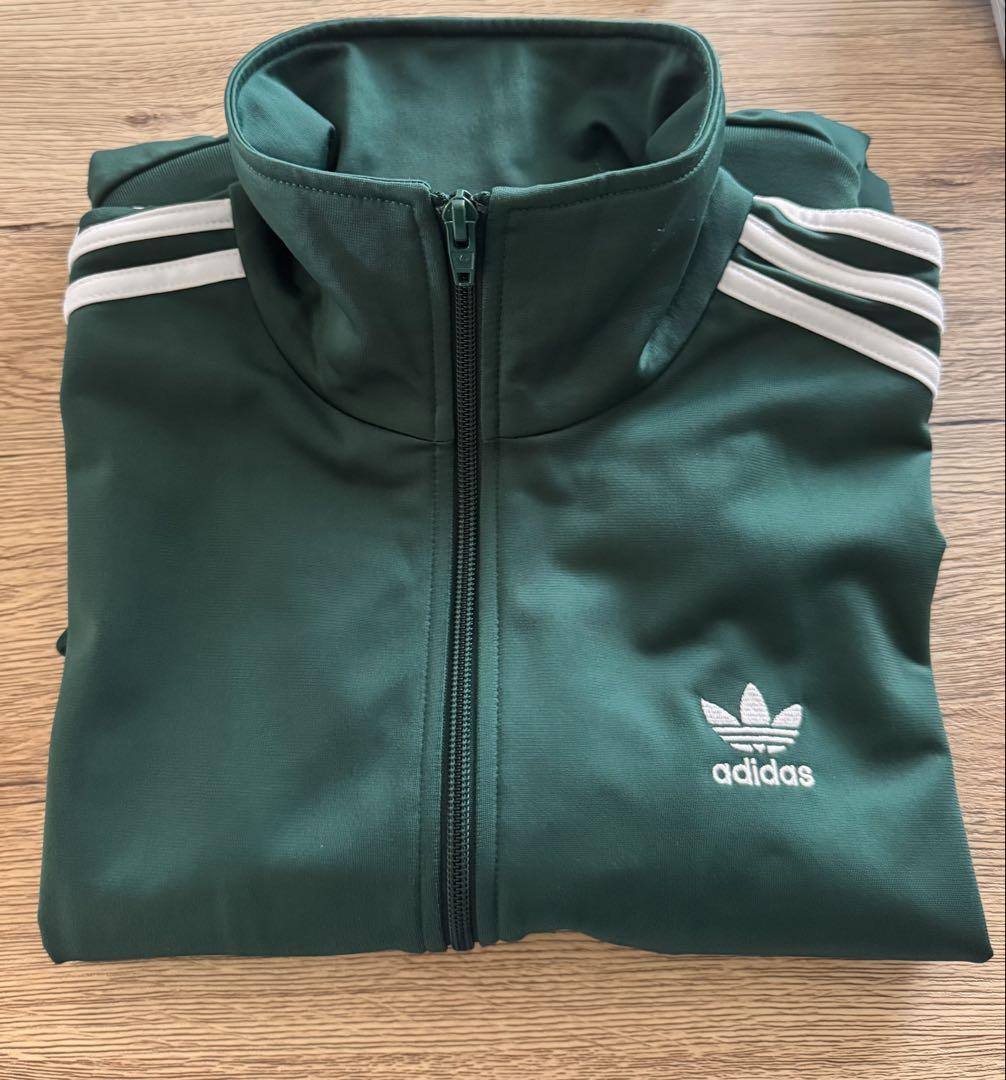 adidas グリーン ジップアップジャケット