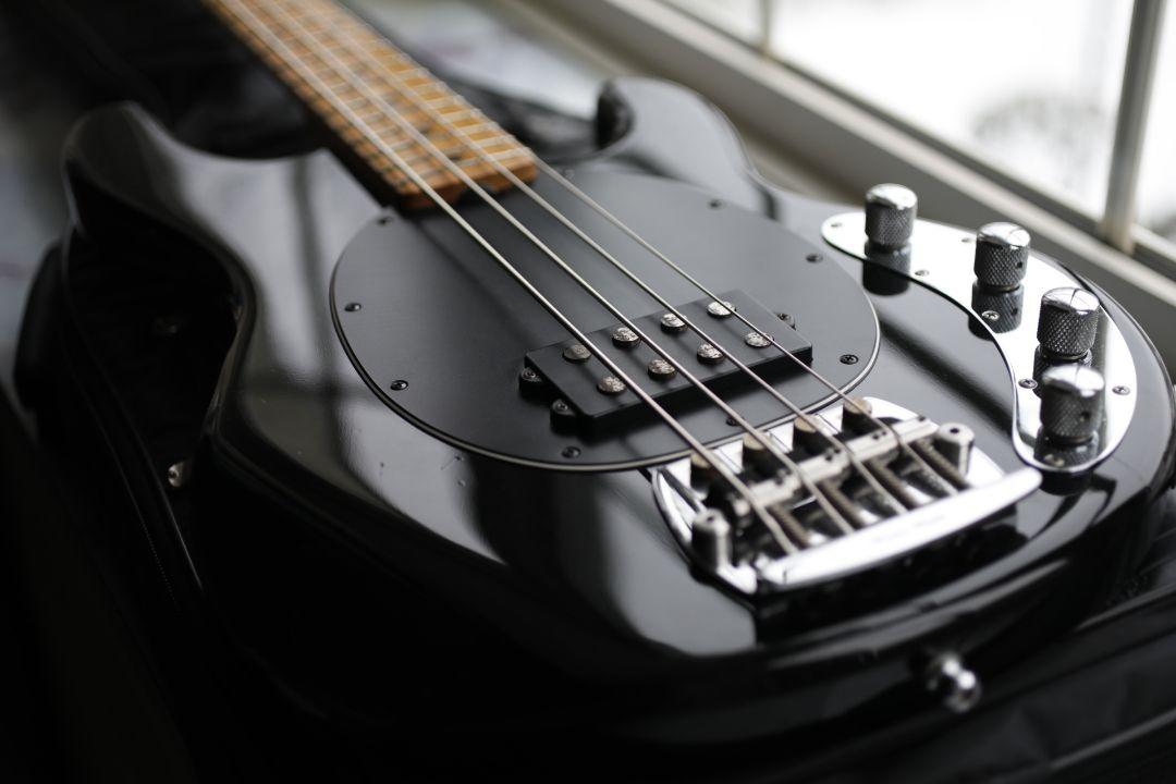 musicman StingRay EX  Dチューナー付き