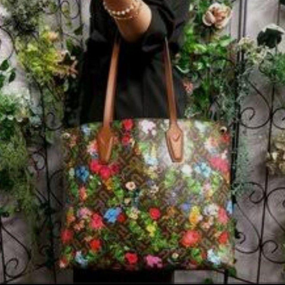【新品タグ付き】FURLA　Paradiso L トートバッグ　レザー　総柄