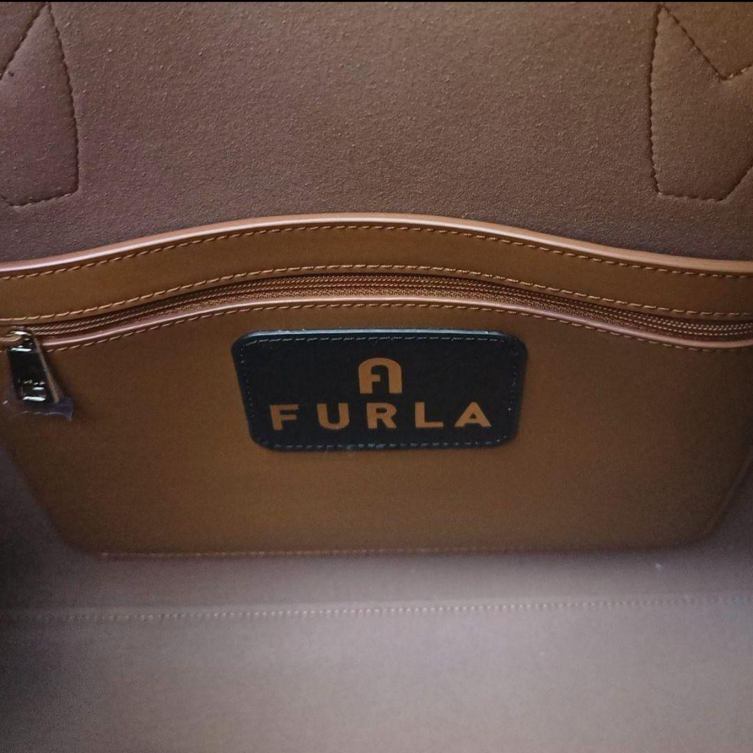 【新品タグ付き】FURLA　Paradiso L トートバッグ　レザー　総柄