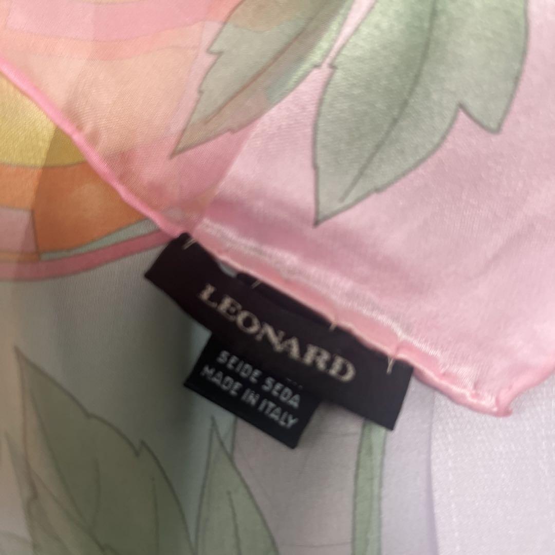 未使用 LEONARD PARISフラワー柄 シルクスカーフ 90cm イタリア
