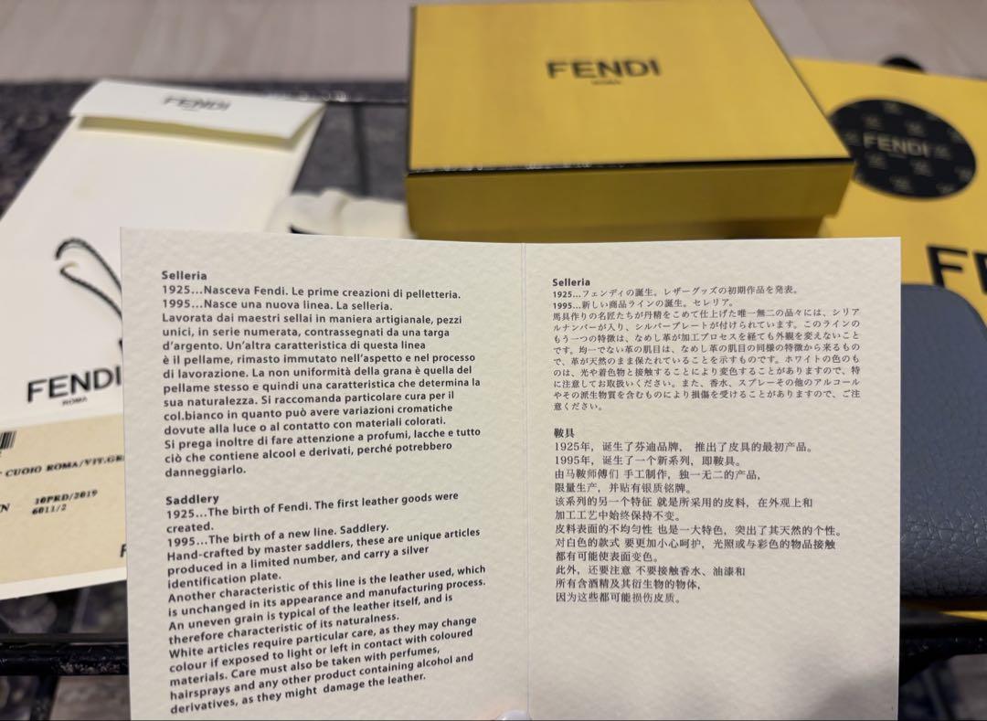 FENDI 2つ折り財布 水色
