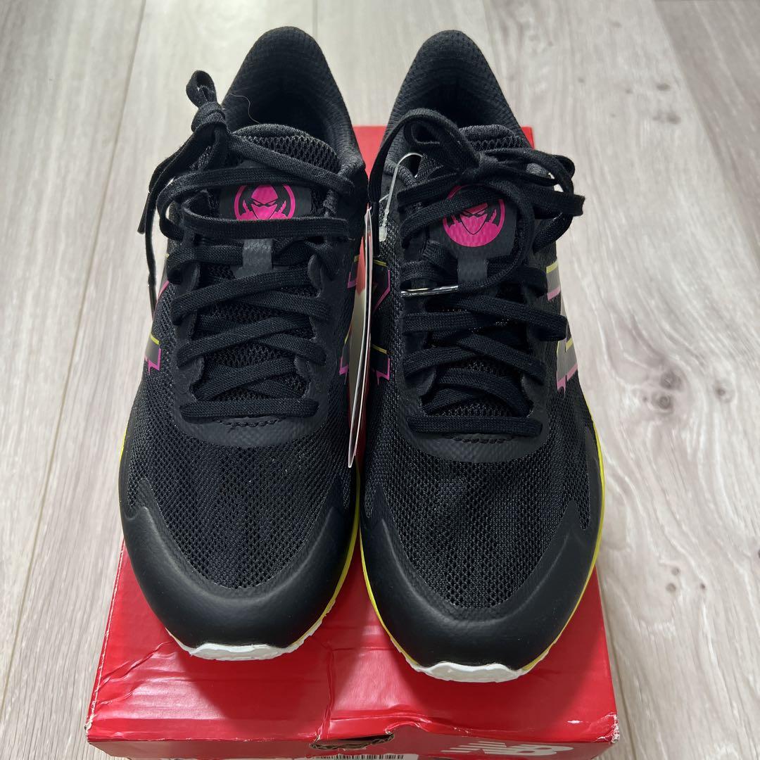 New Balance ランニングシューズ ブラック/ピンク/イエロー