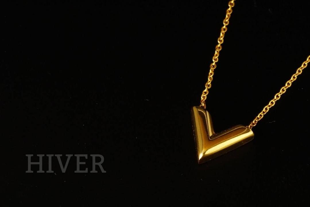 メルカリ V Necklace Gold メンズ レディース Vネックレス ゴールド 3 300 中古や未使用のフリマ メルカリ V Necklace Gold メンズ レディース Vネックレス ゴールド 3 300 中古や未使用のフリマ