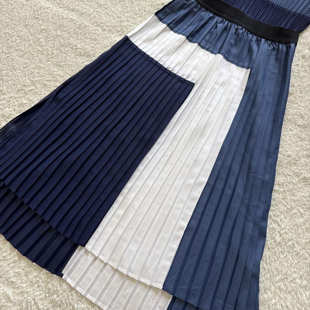 最終SALE!【BCBG MAXAZRIA】ノースリーブプリーツワンピース BCBG MAXAZRIA｜プリーツワンピース ノースリーブ フレア ブルー