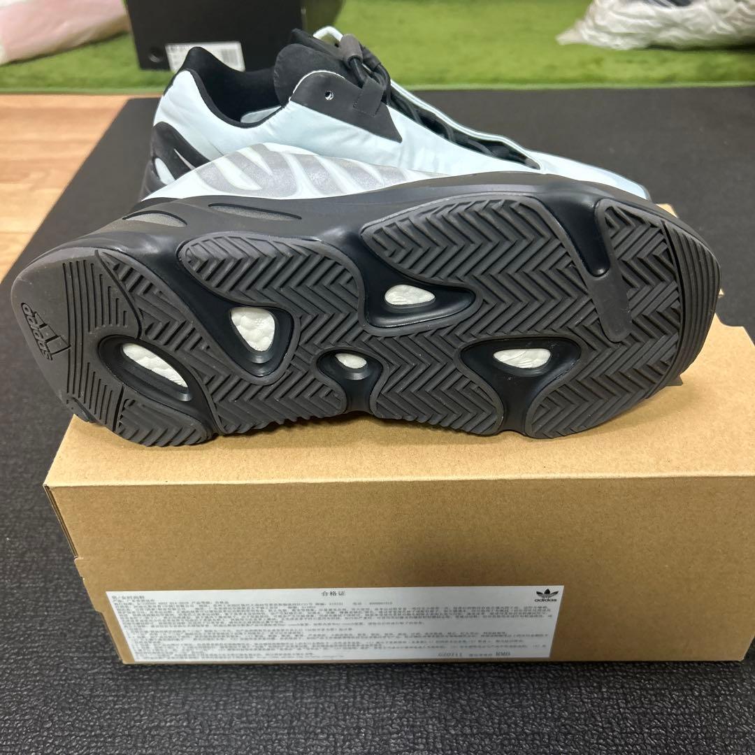 アディダス YEEZY BOOST 700 グレー/ブラック