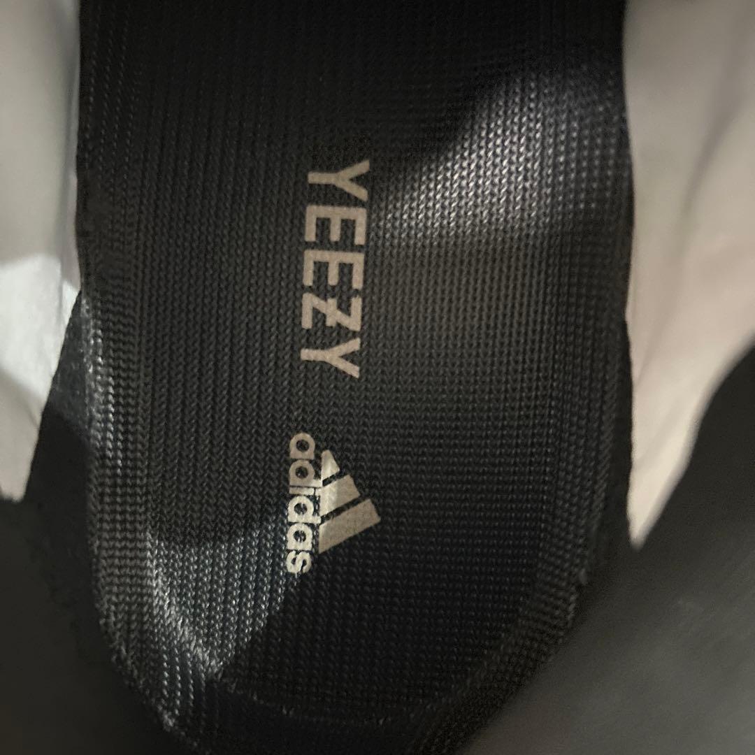 アディダス YEEZY BOOST 700 グレー/ブラック