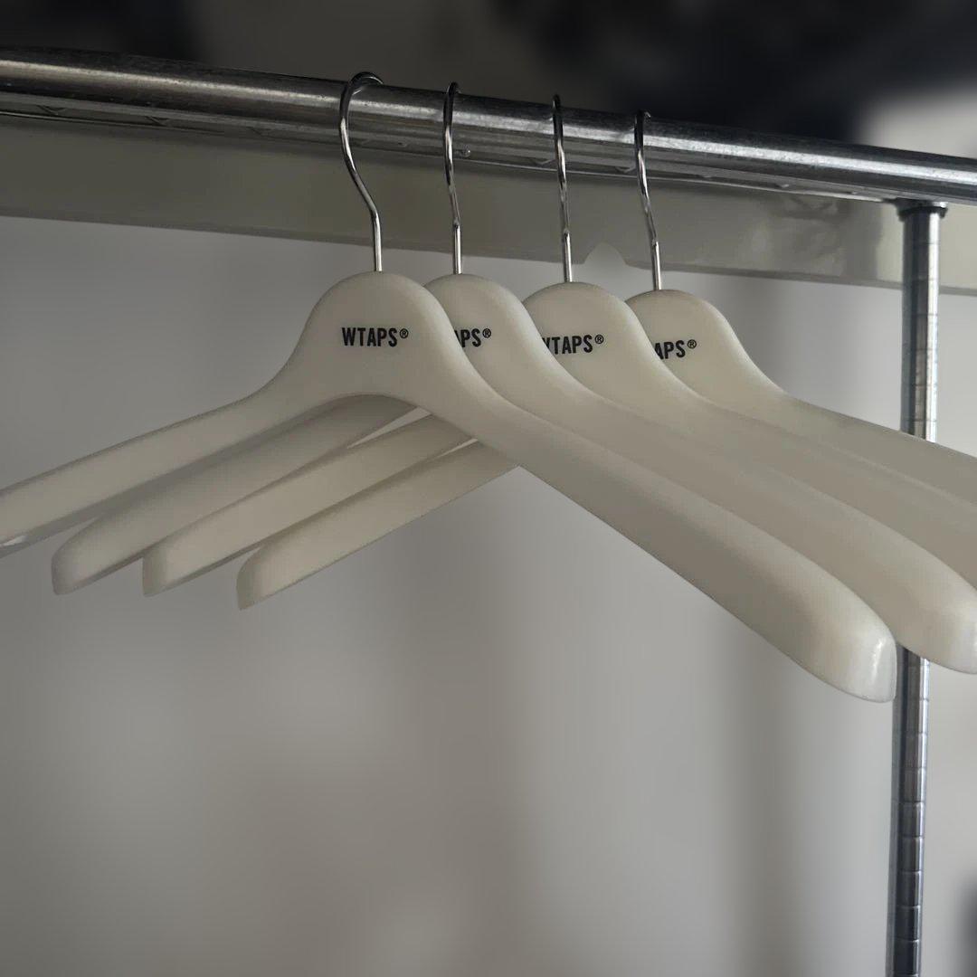 WTAPS ハンガー 4本 WTAPS ホワイトハンガー 4本セット - メルカリ