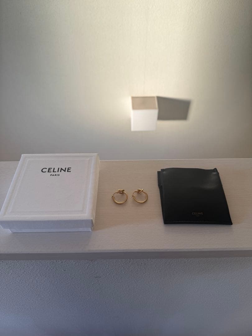 CELINE セリーヌノット　ゴールド ピアス